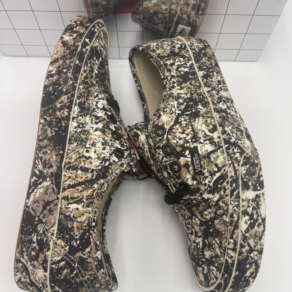 Vans WMNS Authentic Jackson Pollock Sneaker
VN0A2Z5|18K MoMA Artistic Camouflage - Picture 9 of 16